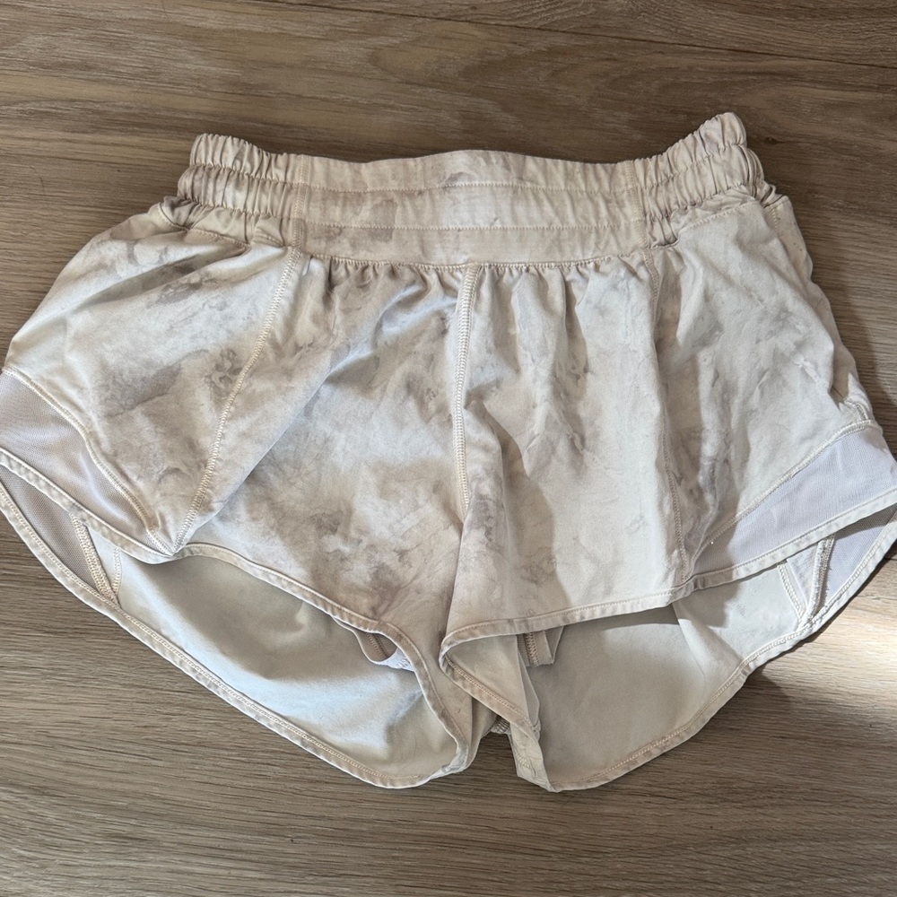 lululemon athletica Women's Aquila white opal multi 2.5” size 4 regular